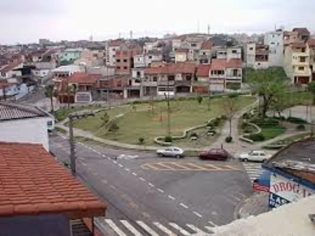 Imagem Casa para Locação em Santo André-SP, Bairro Jardim Las Vegas: 2 Quartos, 1 Banheiro, 1 Vaga de Garagem, 120m² de Área