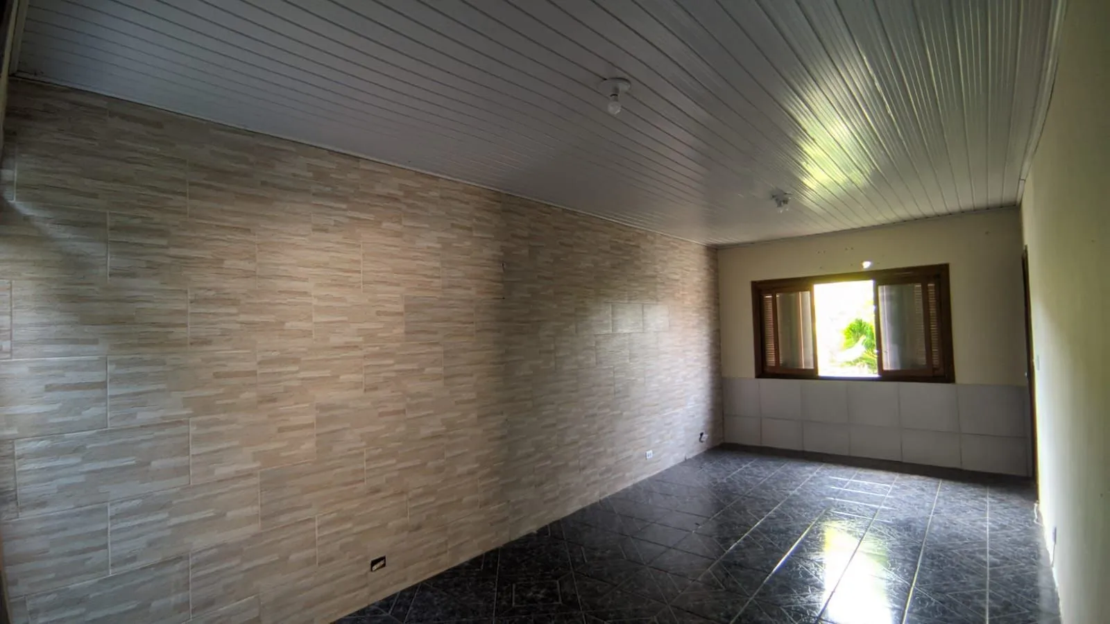 Imagem Casa com pátio, 2 dormitórios, Avenida Vinte e Um de Abril - bSarandi