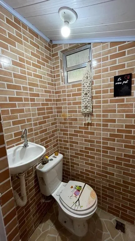 Imagem Casa em Condomínio para Venda em Teresópolis / RJ no bairro Granja Florestal