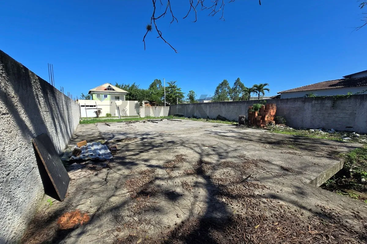 Imagem TERRENO COM FUNDAÇÃO E PROJETO DE CASA DUPLEX EM CONDOMÍNIO FECHADO - VARGEM PEQUENA