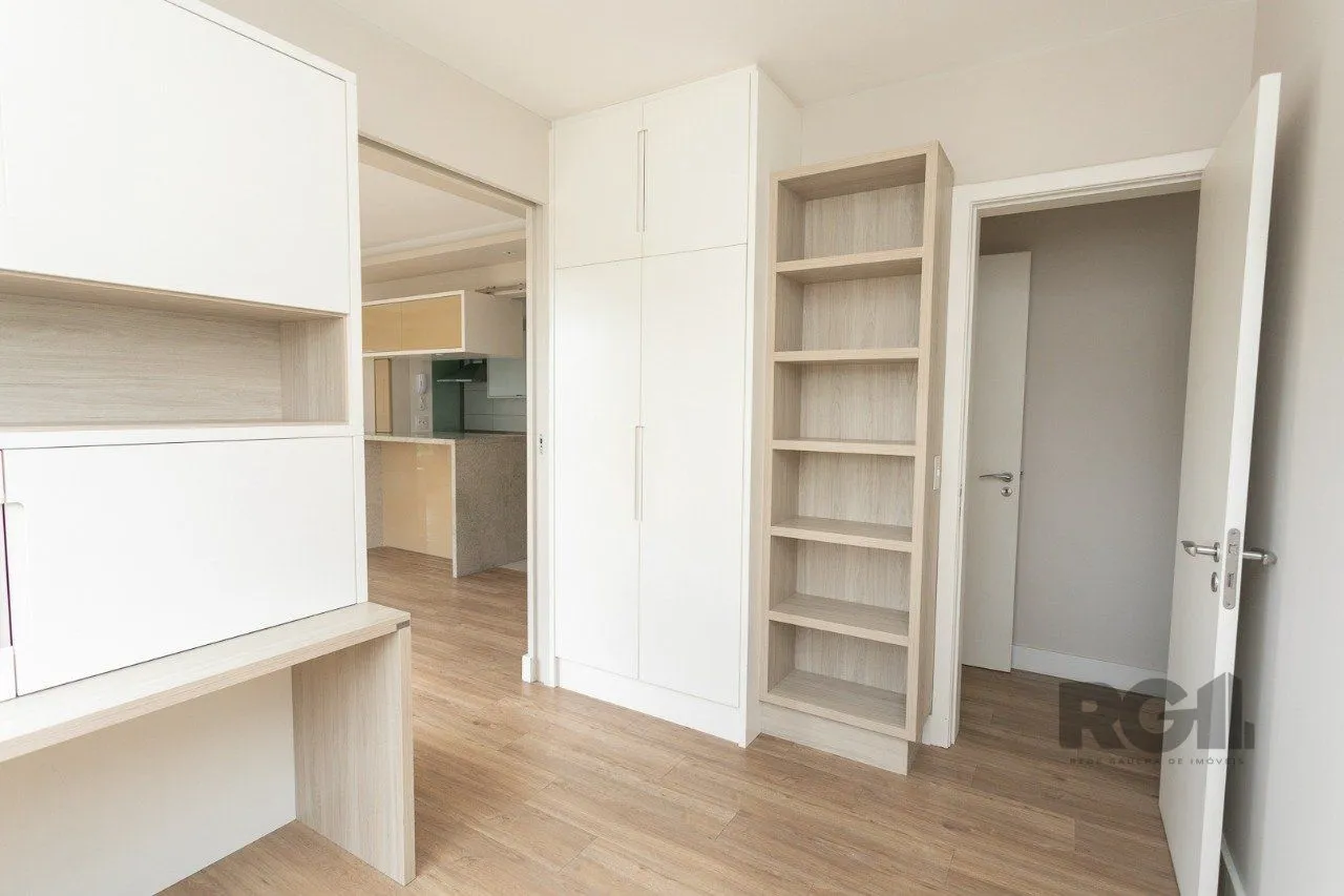Imagem Apartamento semimobiliado e decorado no bairro Auxiliadora, com 91 m²
