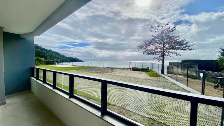 Imagem Condomínio frente mar, pé na areia e com saída para Jet Sky. Apresentamos este incrível apartame...
