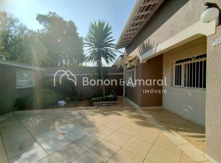 Imagem Casa Ampla com 3 Suites, Piscina e Localização Privilegiada