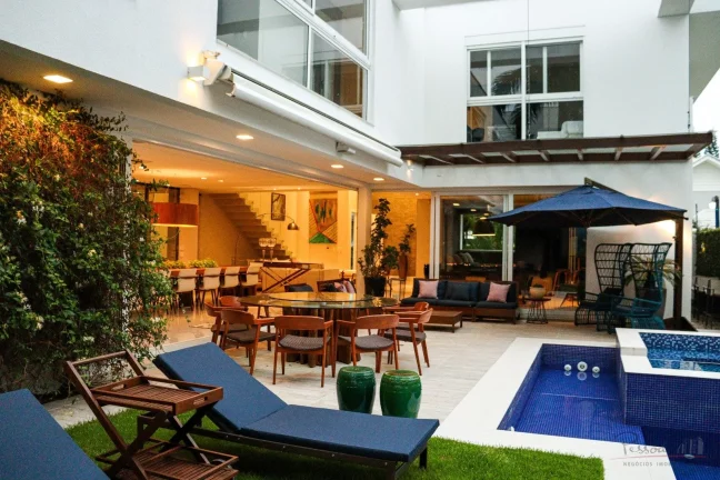 Imagem Casa impecável em todos os sentidos! Integração é a palavra de ordem nesse projeto maravilhoso a...