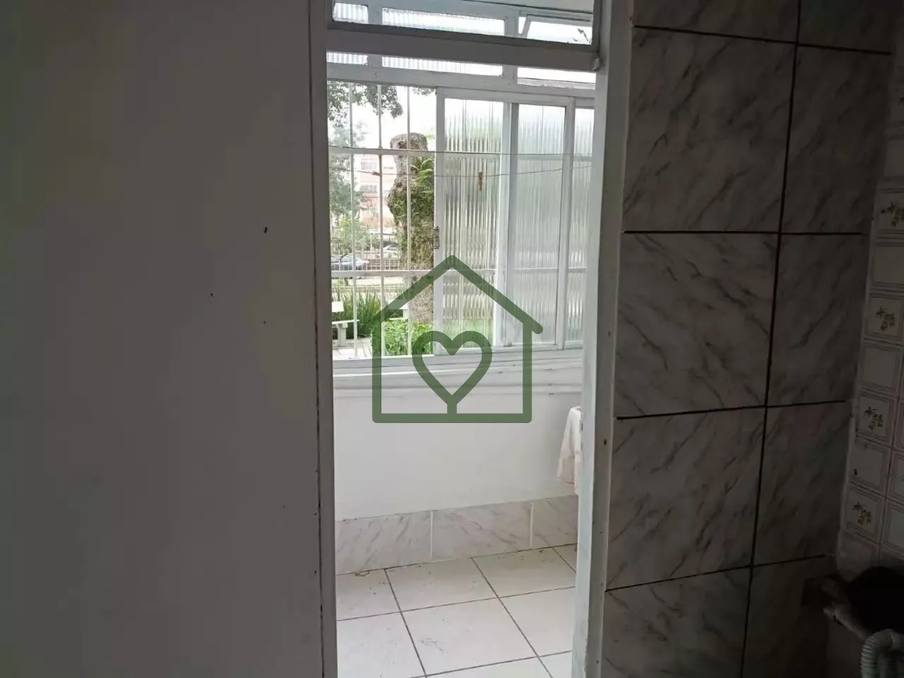 Imagem Ótima opção de apartamento JK no bairro Humaitá, localizado no térreo, com posição solar lest...