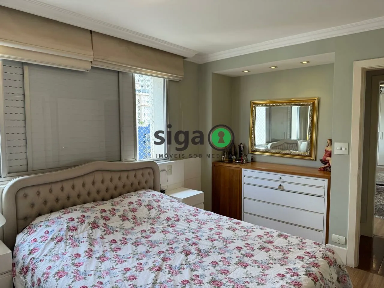 Imagem Apartamento de 170m² com 4 quartos - 3 vagas - Moema - São Paulo/SP