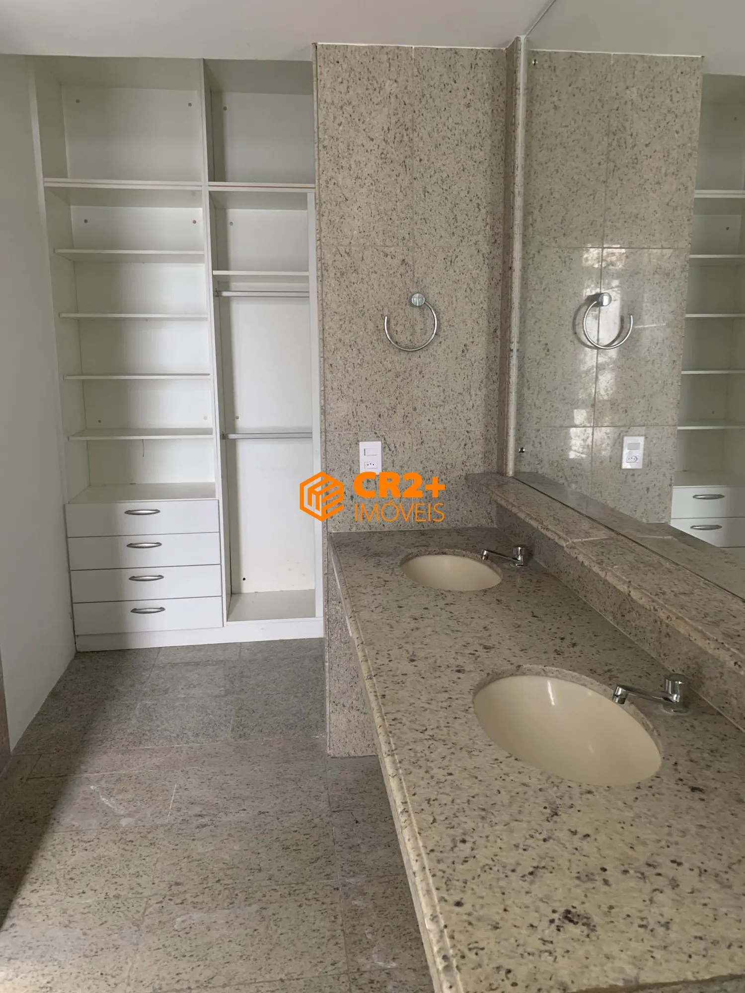 Imagem Vendo apartamento beira mar de piedade com 4 suítes- 247m²