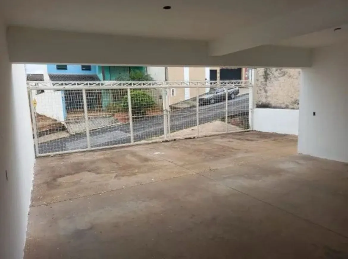 Imagem Oportunidade em Sorocaba! Imóvel Comercial com 9 Salas e 10 Vagas