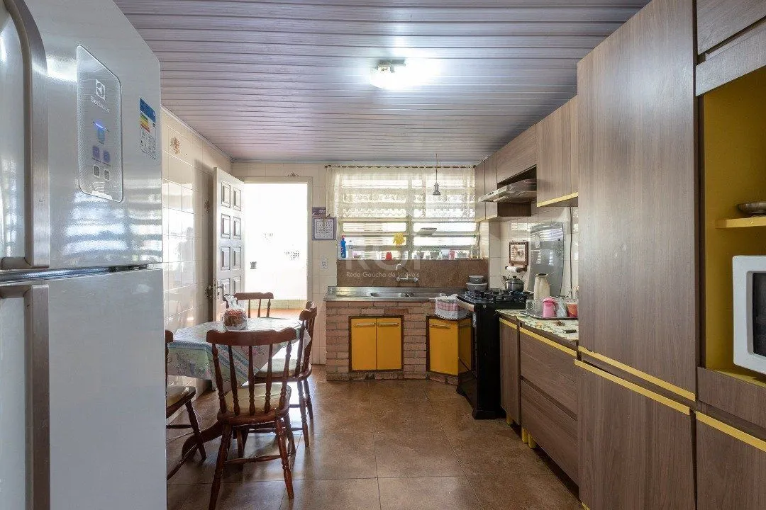 Imagem Casa para Venda - 280m², 3 dormitórios, sendo 1 suites, 2 vagas - Nonoai