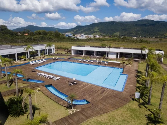 Imagem Terreno de 600m² no Condomínio Garopaba Internacional: Luxo, Conforto e Segurança!