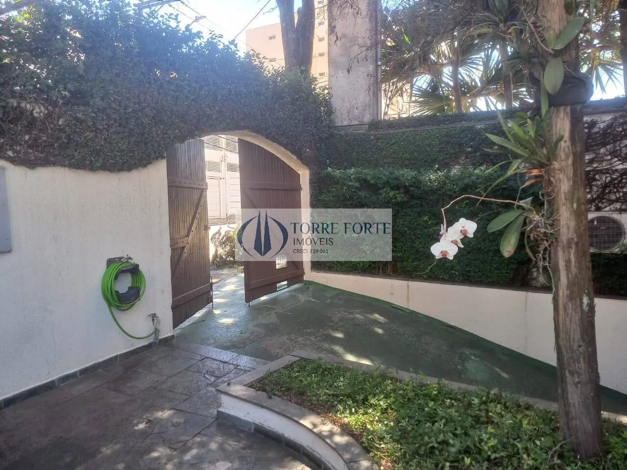 Imagem Excelente sobrado, 340 m² 7 dormitórios sendo 3 suítes 4 vagas, em Santana