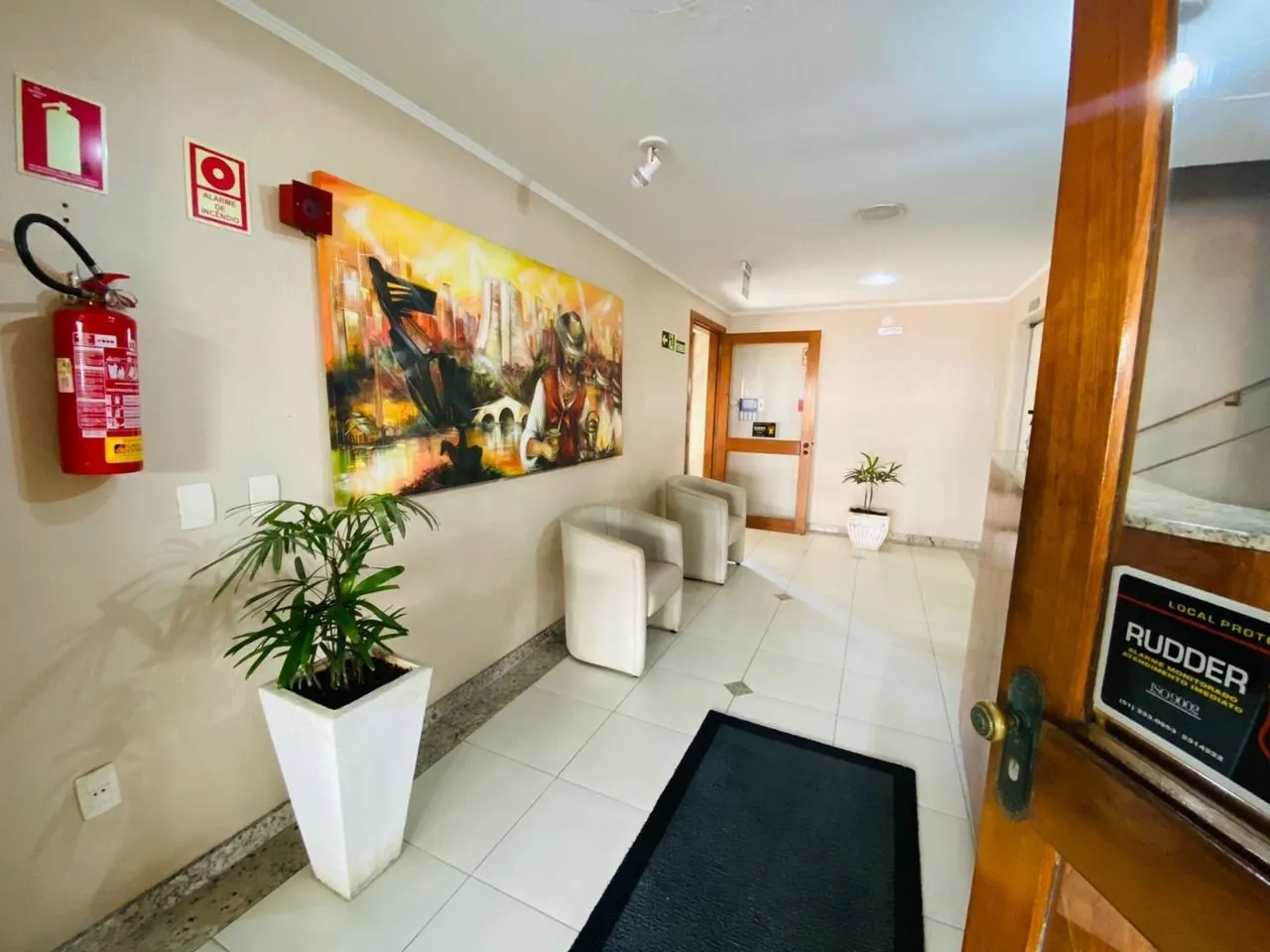 Imagem MÁFFER IMÓVEIS ALUGA ÓTIMA OPORTUNIDADE DE NEGÓCIO, EXCELENTE SALA COMERCIAL PRÓXIMO A AV. ASSIS BRASIL!