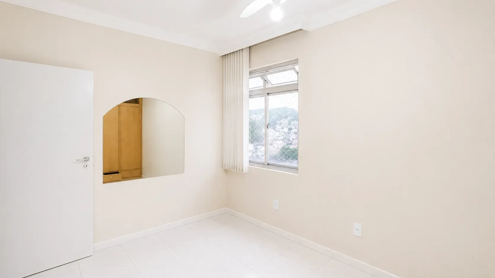 Imagem Apartamento com 2 Quartos à Venda, Locação ou Temporada, 87 m² em Centro - Florianópolis