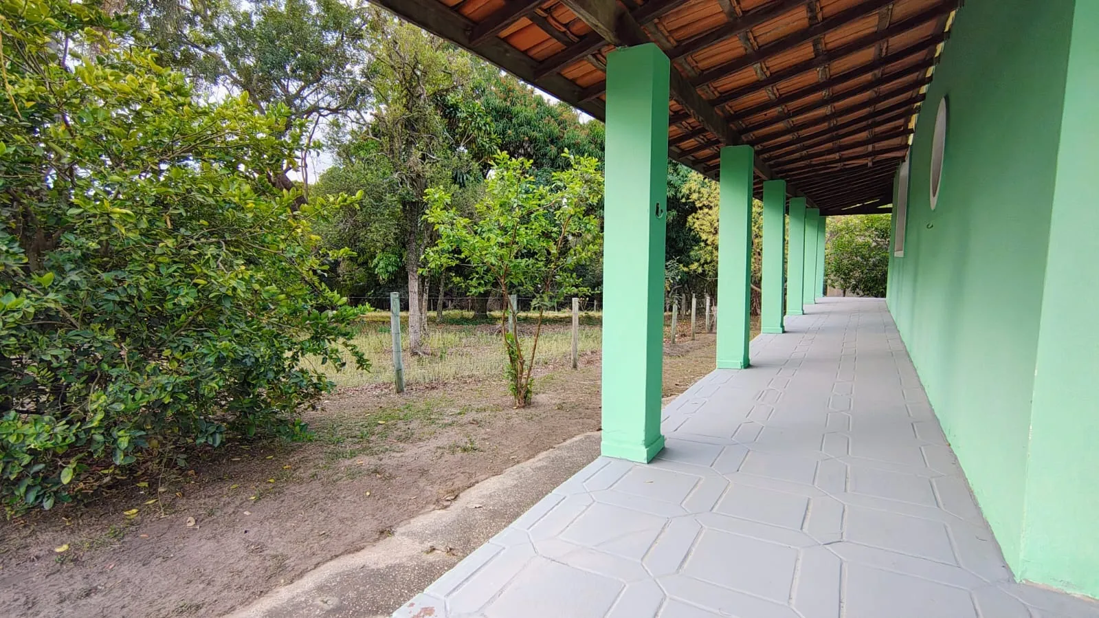 Imagem Chácara com 8925,30m² de Terreno, Casa de 204m², Barracão e Poço Caipira