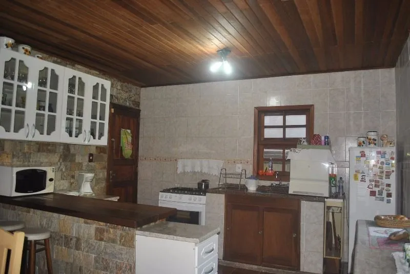 Imagem Casa para Venda - 250m², 3 dormitórios, 4 vagas - Serraria
