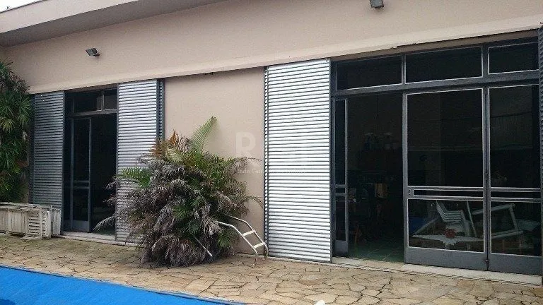Imagem Casa com 4 dormitórios no Bairro Guarujá