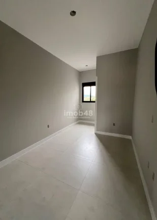 Imagem Sobrado à Venda em Sertão do Maruim - 3 Dormitórios, R$620k