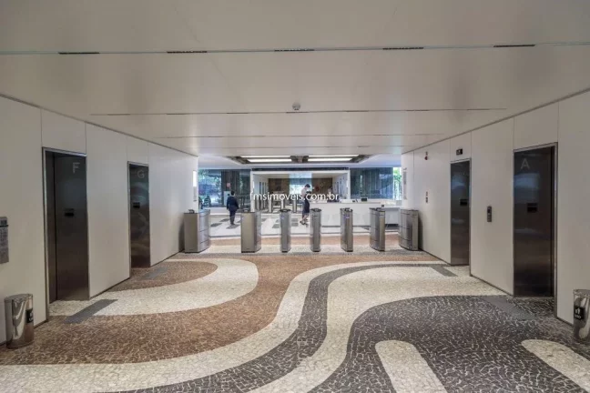 Imagem Conjunto comercial com 941m² na Av. Pres. Juscelino Kubitschek
