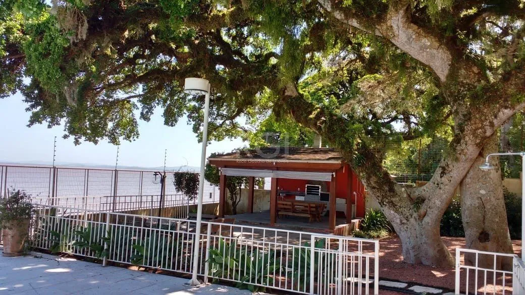 Imagem casa em condomínio fechado, às margens do rio guaíba,