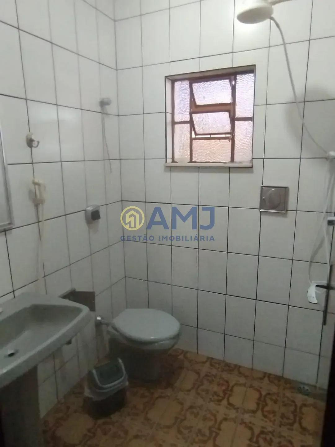 Imagem Excelente oportunidade: duas casas no mesmo lote! Ideal para morar e investir!