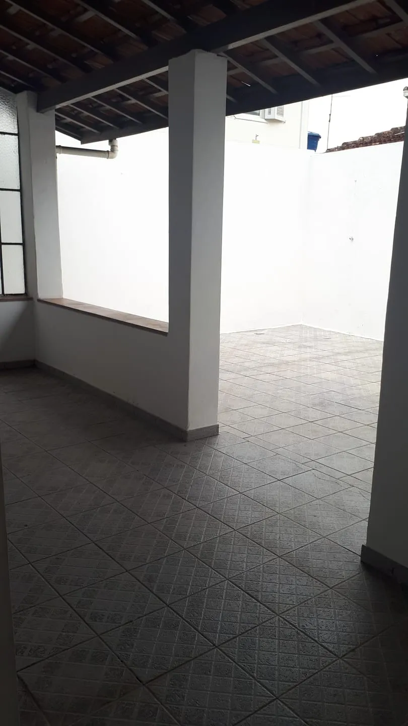 Imagem Casa Comercial no Centro com 2 Dormitórios, Edícula, Acessibilidade, Vaga de Garagem e Ideal para Consultório