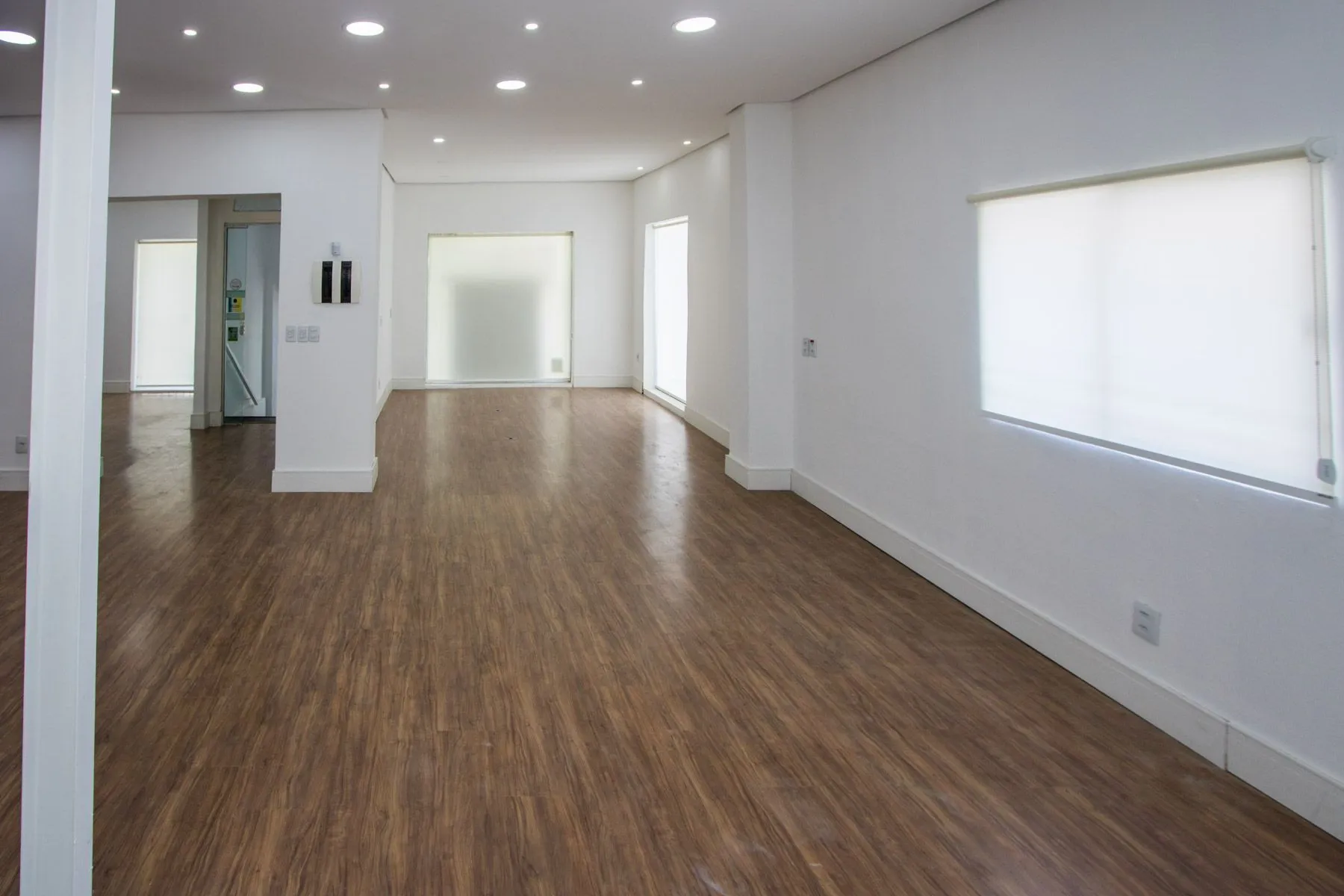 Imagem Casa comercial com aproximadamente 157m² privativos