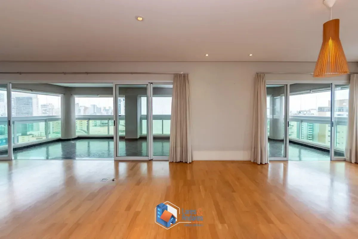 Imagem Apartamento para venda em Vila Uberabinha com 4 quartos, sendo 3 suítes, 233m²
