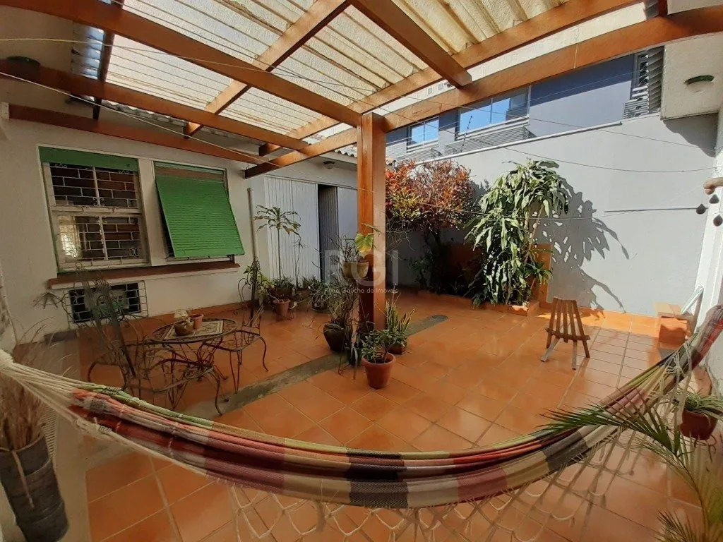 Imagem Casa para Venda - 290m², 3 dormitórios, sendo 1 suites, 3 vagas - Menino Deus