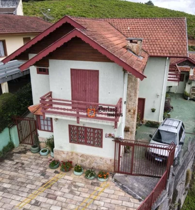 Imagem Sobrado com 4 dormitórios à venda, 259 m² por R$ 1.200.000,00 - Jardim Guararema - Campos do Jordão/SP
