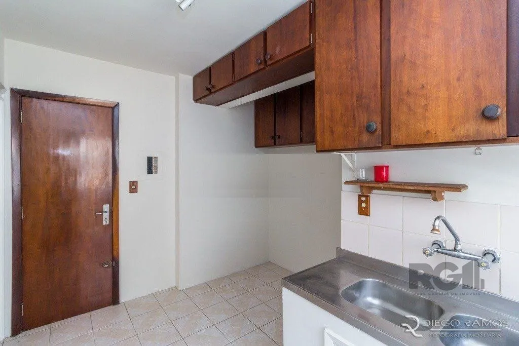 Imagem Apartamento 2 dormitórios, sendo 1 suíte, 72 m² de área privativa e 2 vaga(s) de garagem. Localizado na Rua/Av. Bagé, no bairro Petrópolis em Porto Alegre.