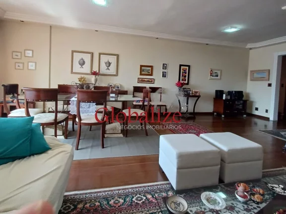 Imagem Apartamento à venda com 278m², 4 quartos, 2 suítes, vaga demarcada, perto da praia por R$ 1.450.000,00 no Embaré em Santos