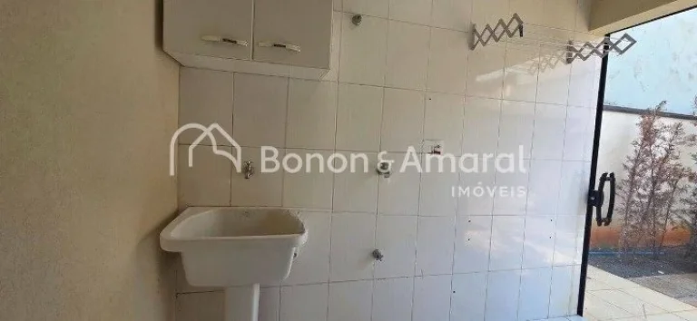 Imagem Localizada em um tranquilo bolsão residencial, com terreno plano e posição estratégica, este sob...