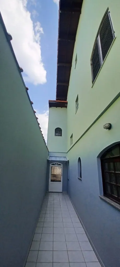 Imagem Sobrado à venda em Santo André-SP: 3 quartos, 1 suíte, 2 banheiros, 2 vagas, 274m² no Jardim Las Vegas!