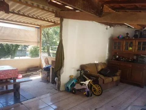 Imagem VENDA DE CHÁCARA NO RETIRO, EM ARUJÁ/SP, 4.300m² com 2 casas, 5 quartos, piscina. CONSULTE-NOS.