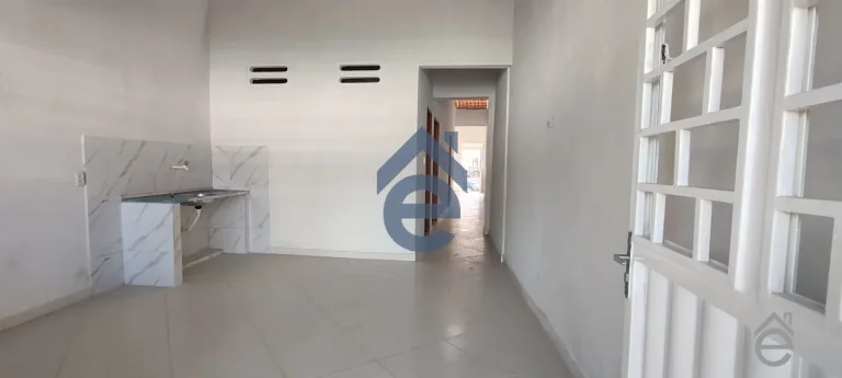 Imagem Casa à venda na Ponta Grossa, frente para 2 ruas, arejado, 2/4, ótimo local