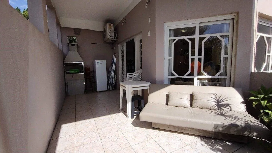 Imagem Sobrado, 5 quartos, 2 suites, pátio, 3 vagas - Bairro Vila Nova