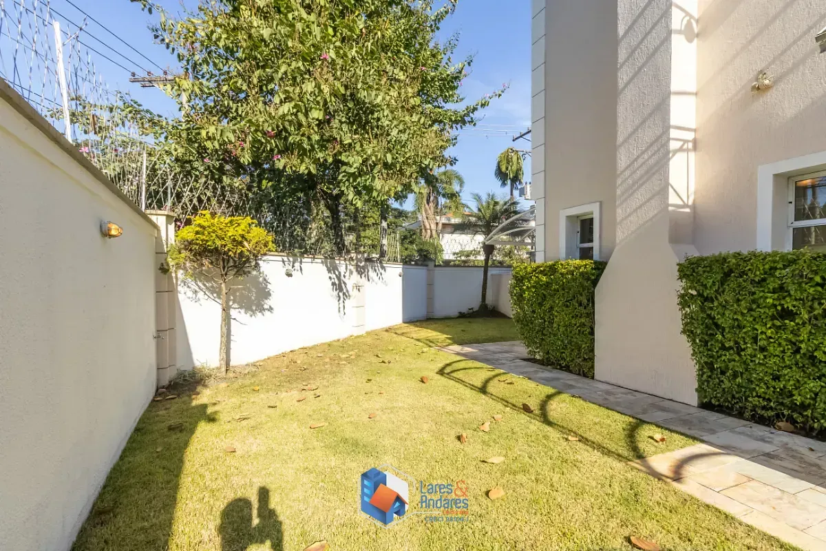 Imagem Casa em condomínio para venda em Alto da Boa Vista com 4 quartos, sendo 2 suítes, 320m²