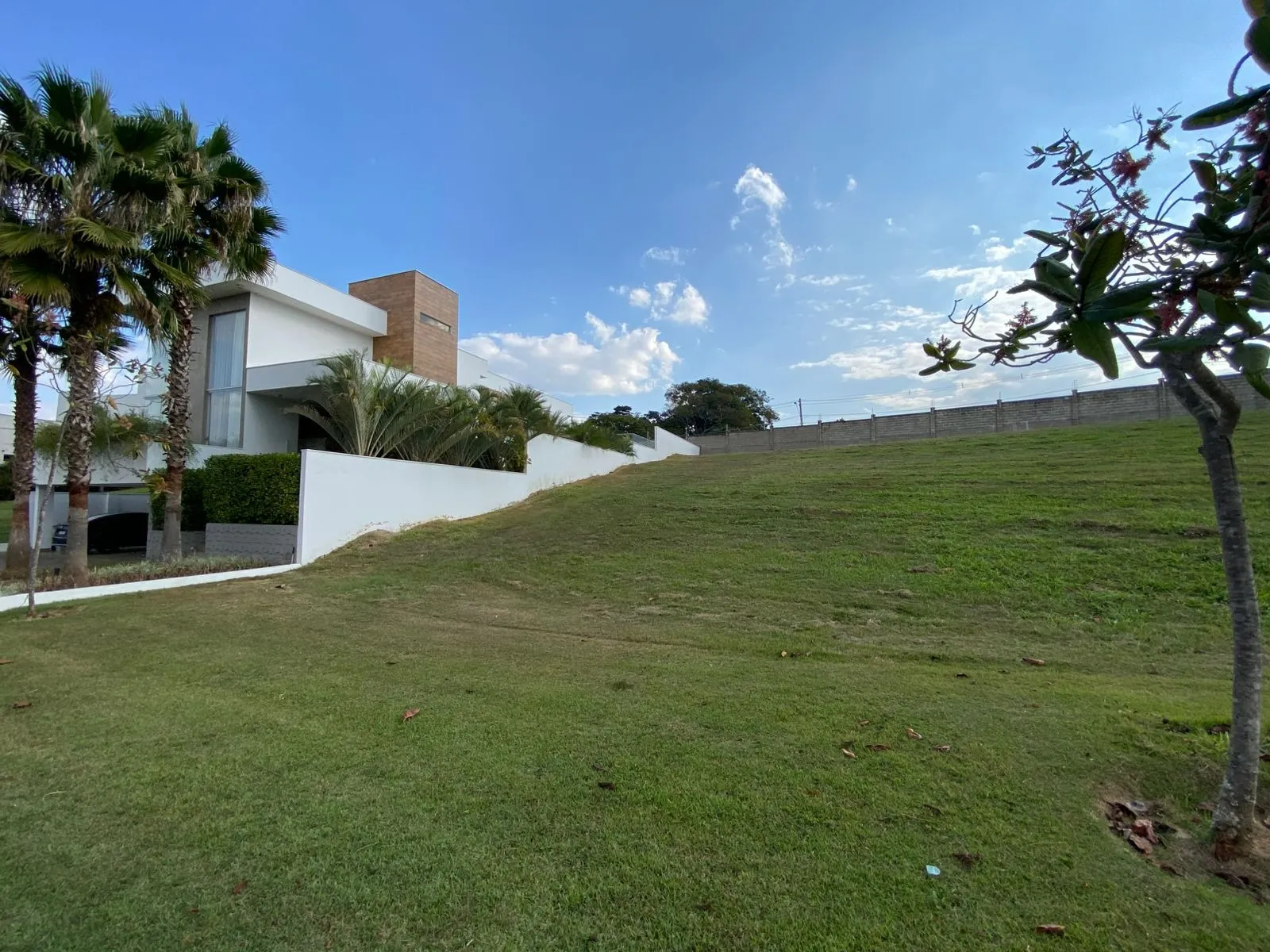 Imagem "Lindo Terreno de 788 m² no Condomínio Alphaville Nova Esplanada 2"