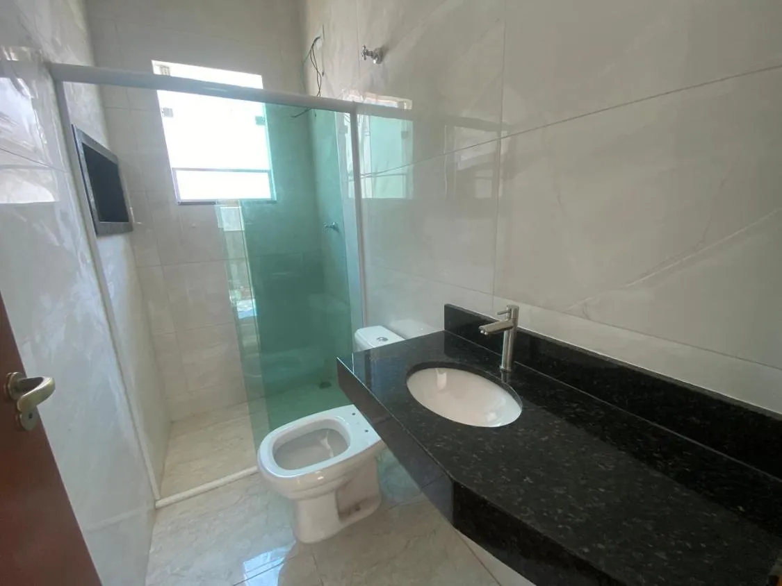 Imagem LINDA CASA NOVA COM PISCINA A 520 METROS DO MAR NO BOPIRANGA