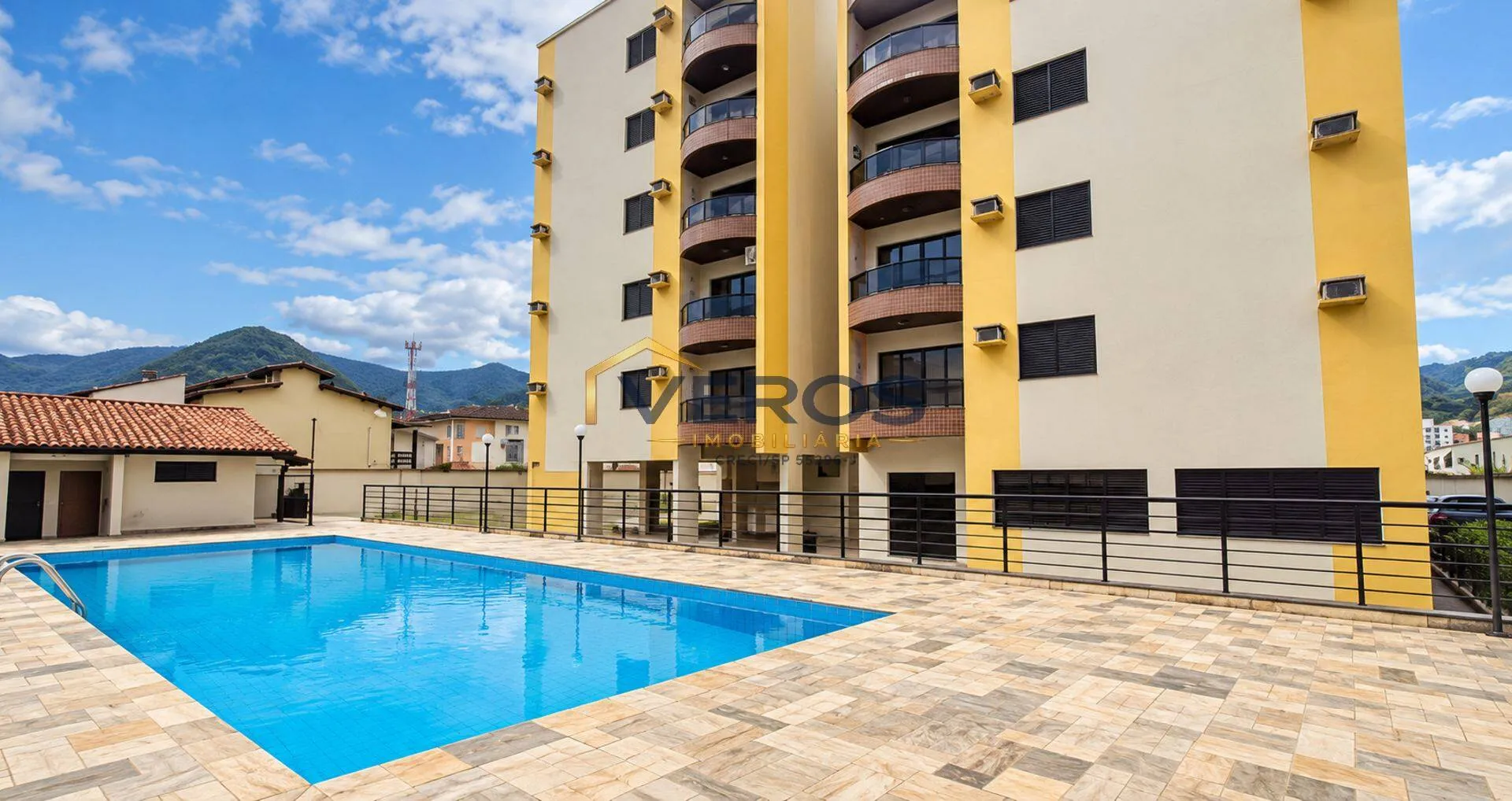 Imagem Apartamento a venda com 3 quartos a 300m da praia Martim de Sá em Caraguá