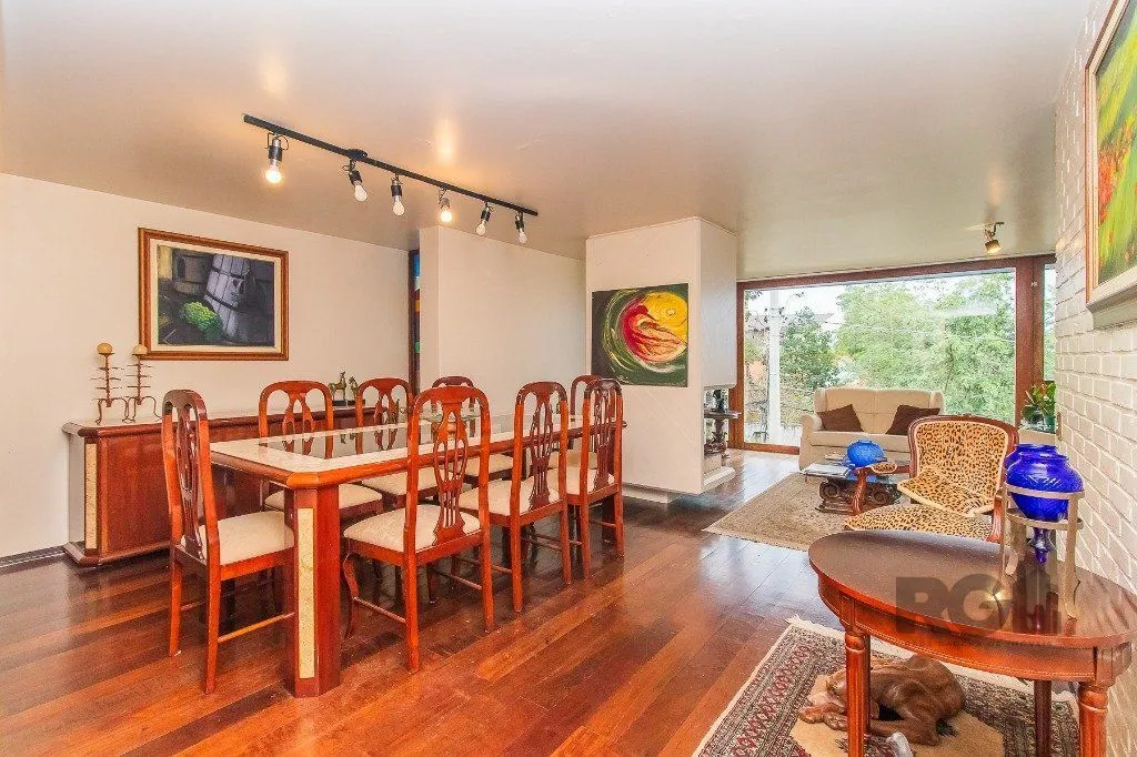 Imagem Casa para Venda - 400m², 3 dormitórios, sendo 1 suites, 4 vagas - Menino Deus