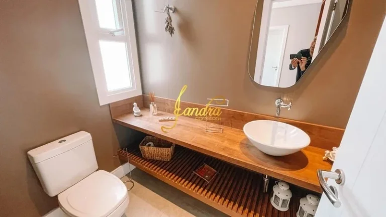 Imagem Casa térrea com 3 suítes e beira de lago com piscina