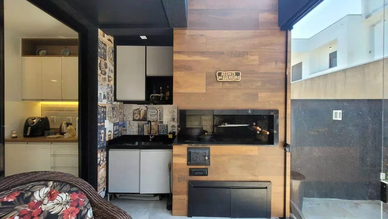 Imagem Casa em condomínio com 3 dormitórios, suíte e 2 vagas.