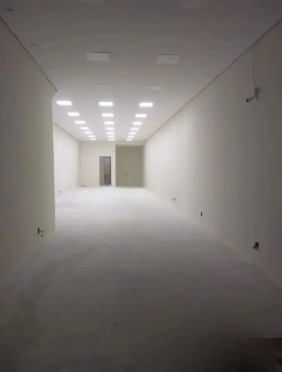Imagem Salão Comercial para Locação em Sorocaba-SP, Bairro Parque São Bento: 1 Sala, 1 Banheiro, 125m² de Área. Venha Conferir!