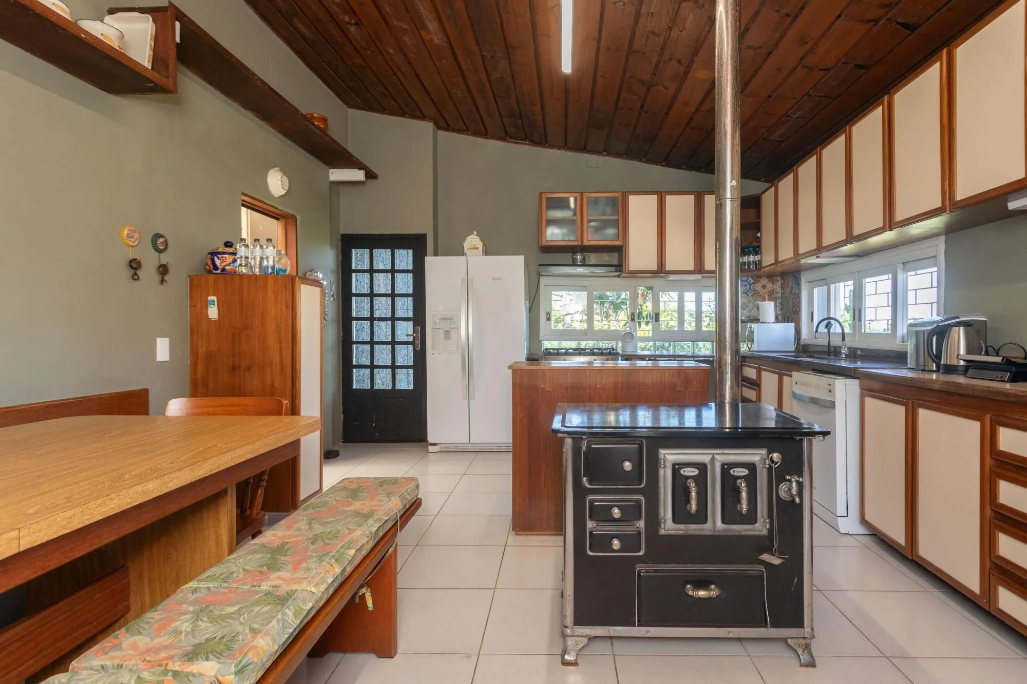 Imagem Casa em Condomínio com 5 quartos, 3 vagas e 350m²