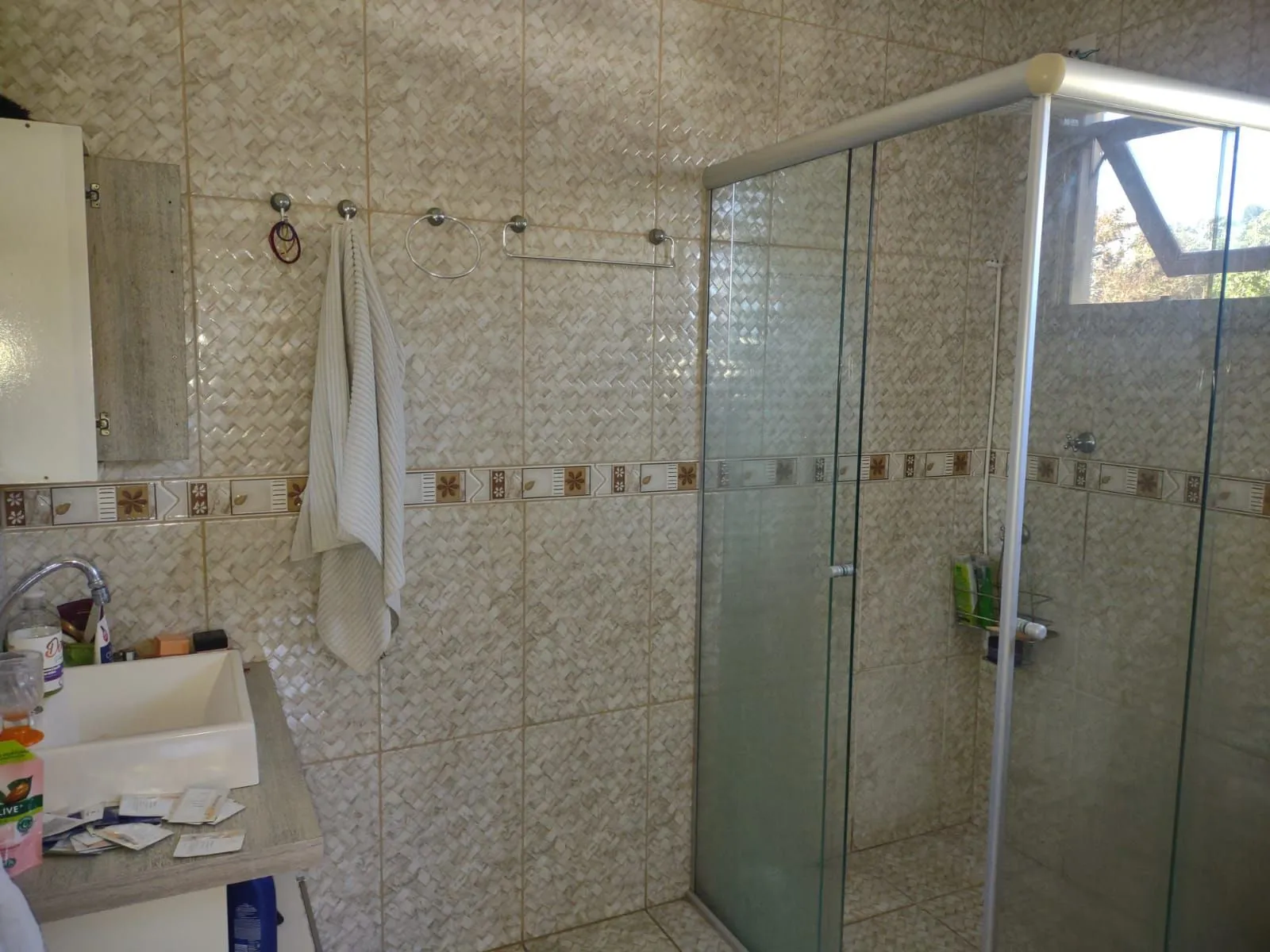 Imagem Casa com 4 quartos, suíte, piscina, lareira, churrasqueira em um terreno de 616m².