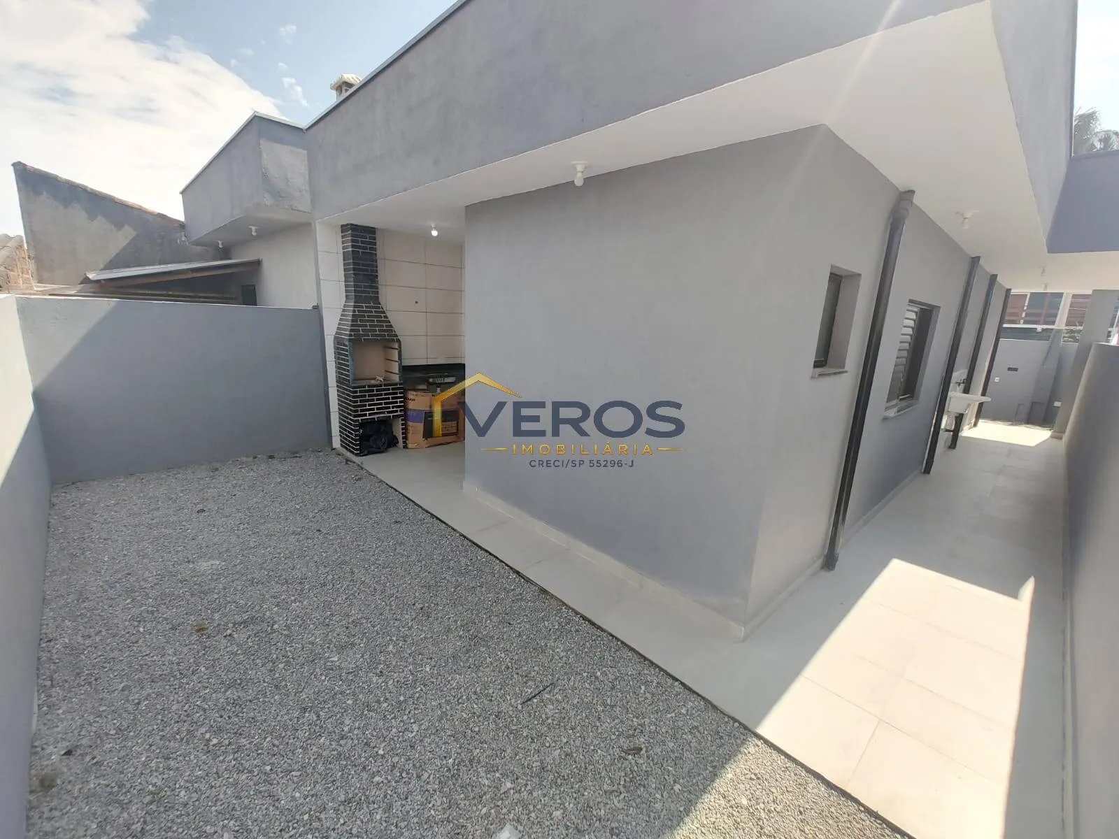 Imagem Casa nova com churrasqueira para venda no Balneário dos Golfinhos Caraguá