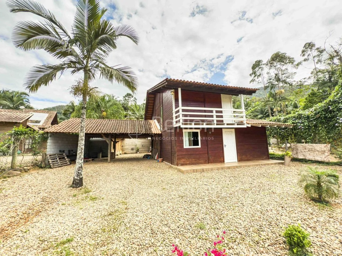 Imagem Casa em Rodeio no bairro Kaspereit, com amplo terreno e área de festas