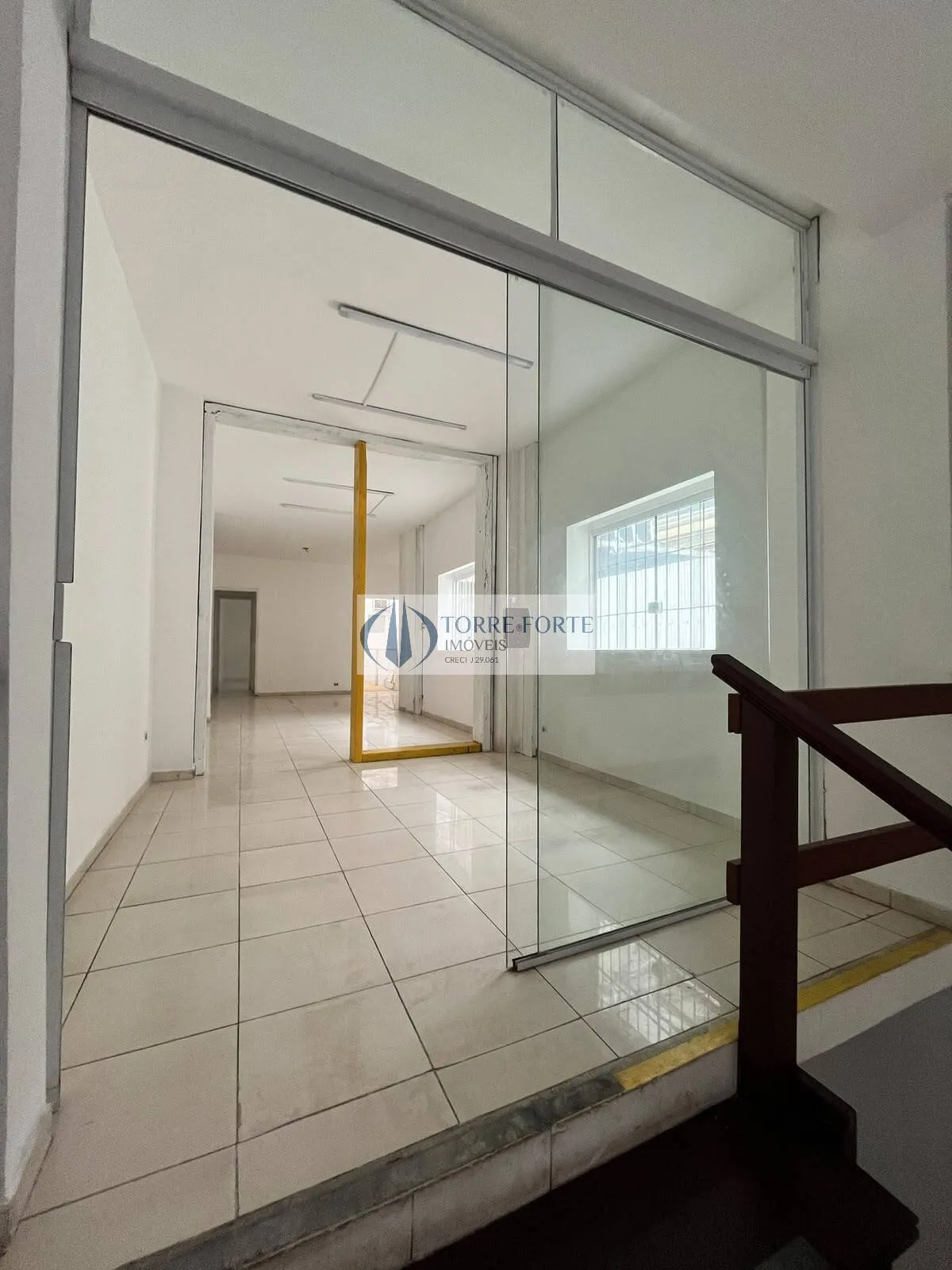 Imagem Ótimo sobrado com 180 m² com diversas salas bem localizado na Santa Cecilia