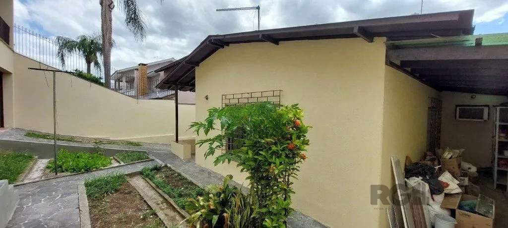 Imagem Casa com 3 dormitórios no bairro Sarandi